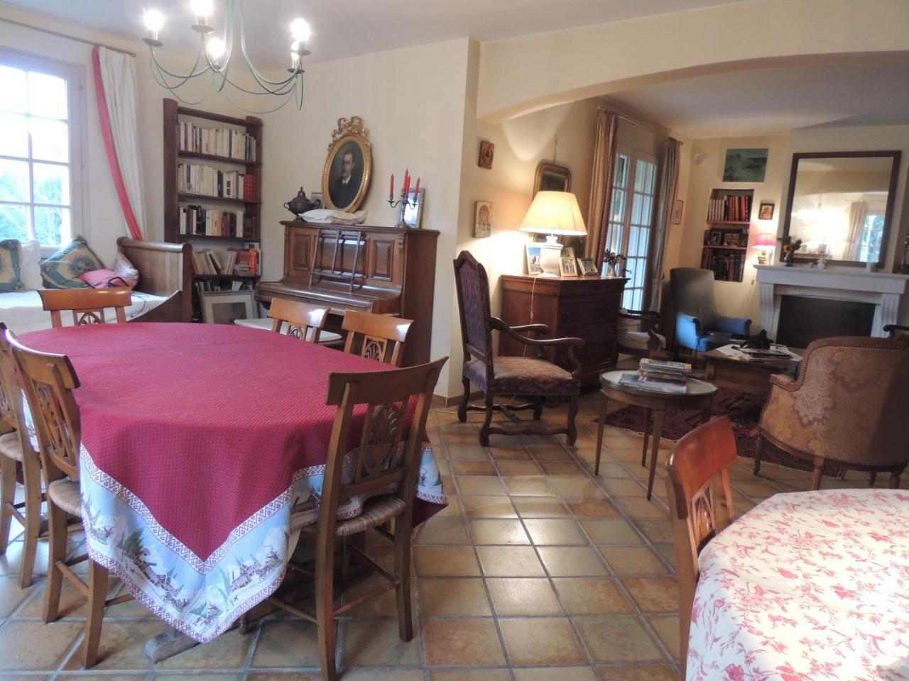 Clos Sainte-Garde Saint Didier  Luaran gambar
